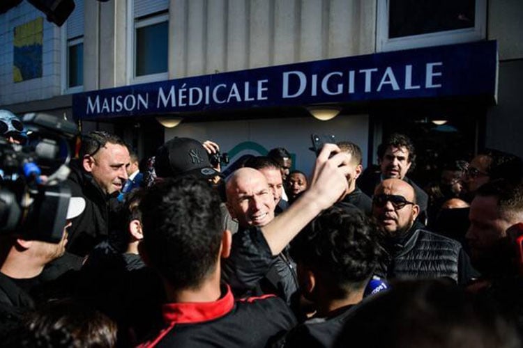 Marseille: Zidane Inaugure Une Maison Médicale Et "prié" De Ne Pas ...