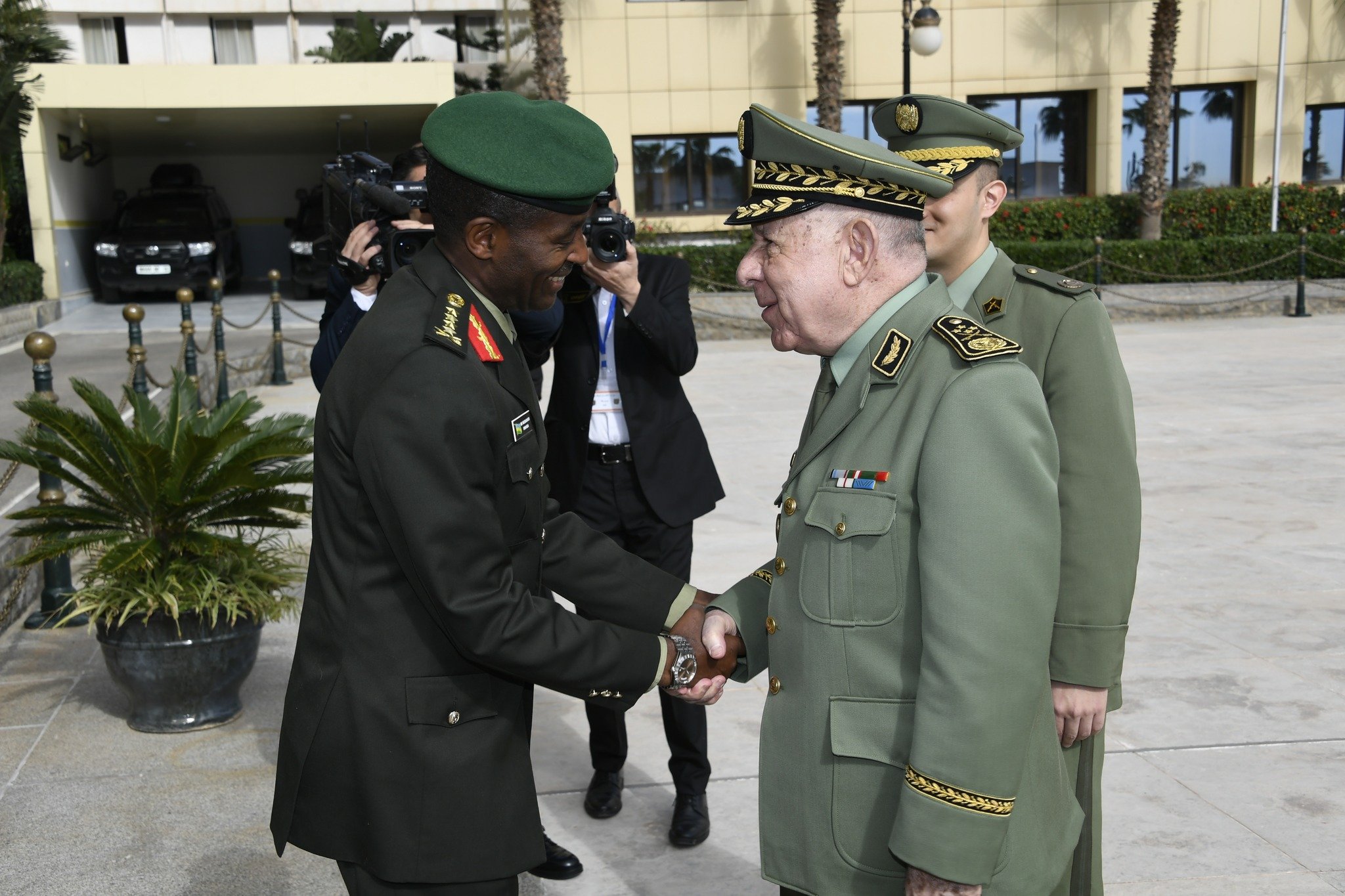 الفريق أول شنڤريحة يستقبل رئيس أركان الدفاع لجمهورية رواندا (فيديو)